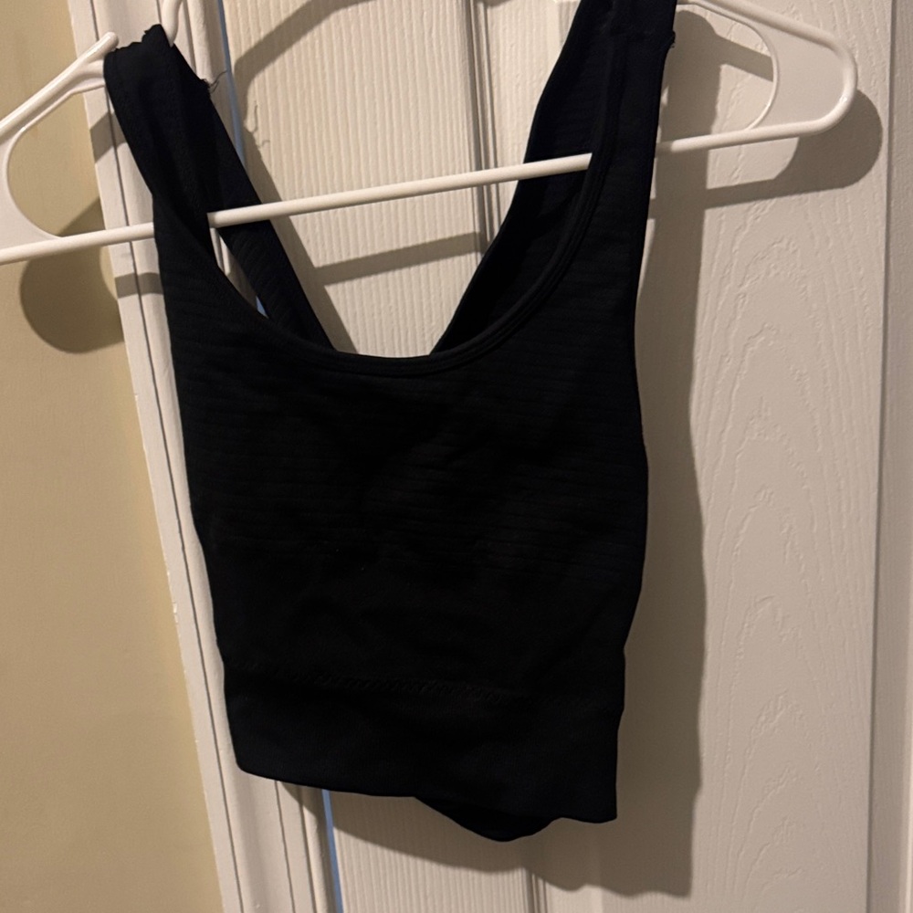 Black sports bra